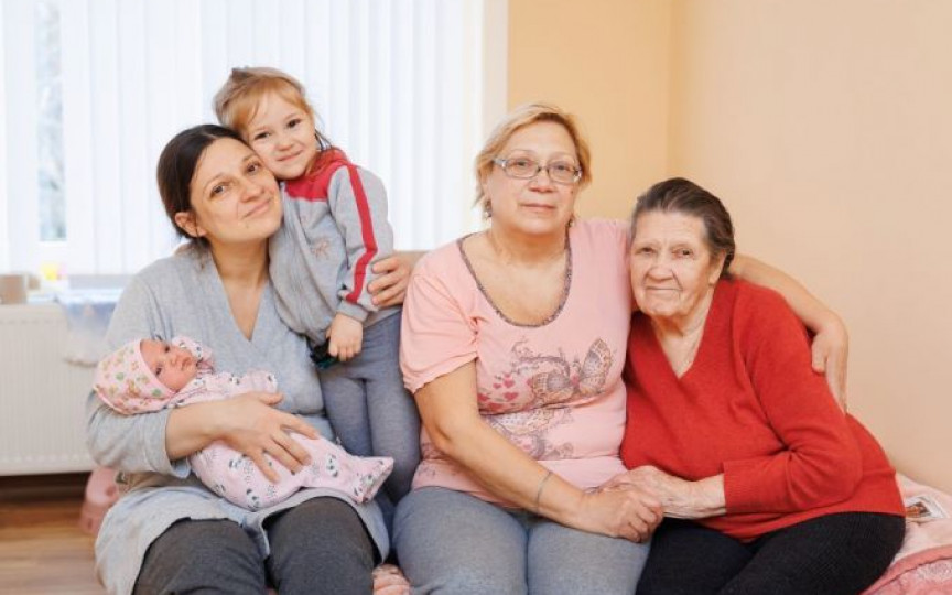 Femei din patru generaţii din Odesa, refugiate în Republica Moldova
