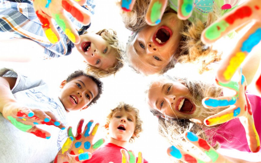 Activități Montessori pe timp de vară adorate de copii