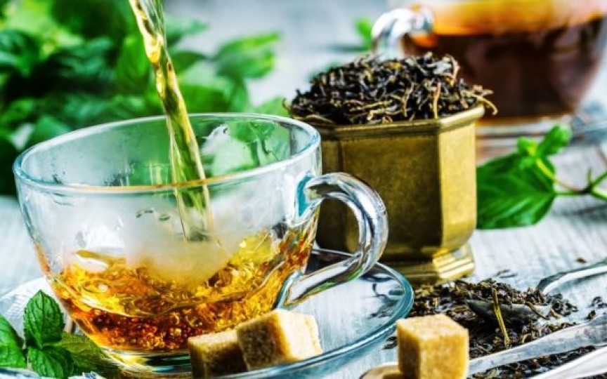 7 ceaiuri de ajutor în cazul digestiei îngreunate