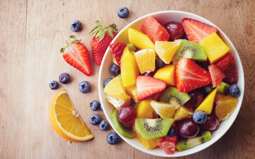 Fructele bogate în colagen și antioxidanţi te întineresc. Cum să le mănânci ca să profiţi de tot ce au mai bun!