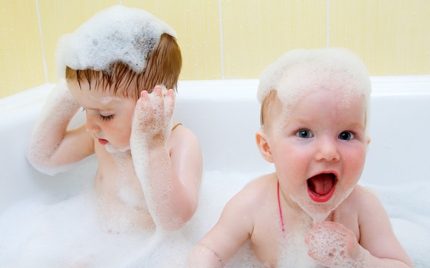O marcă renumită de șampon pentru bebeluşi este contaminată cu o substanță foarte cancerigenă