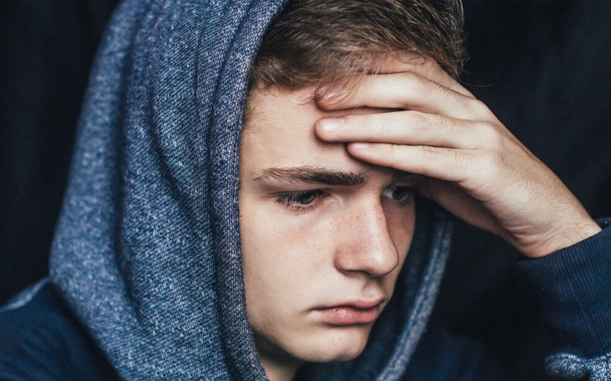 Cum să ajuți un adolescent să-și accepte aspectul fizic și să depășească complexele