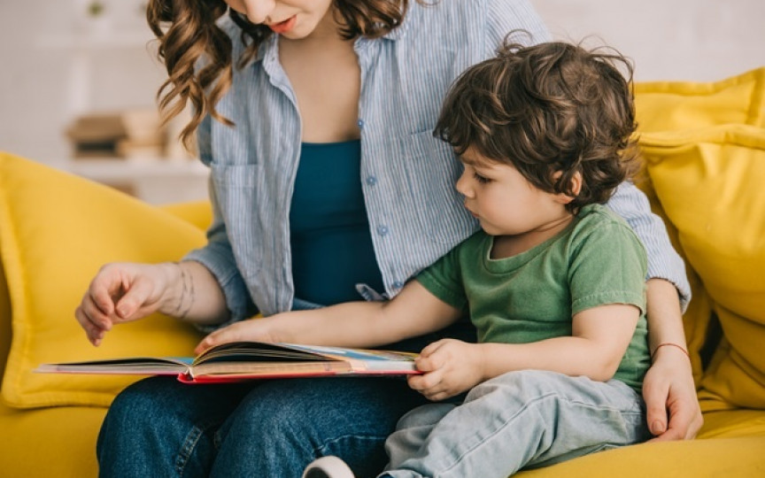Este copilul tău pregătit să învețe să citească? Ce risc există, dacă începe prea devreme?