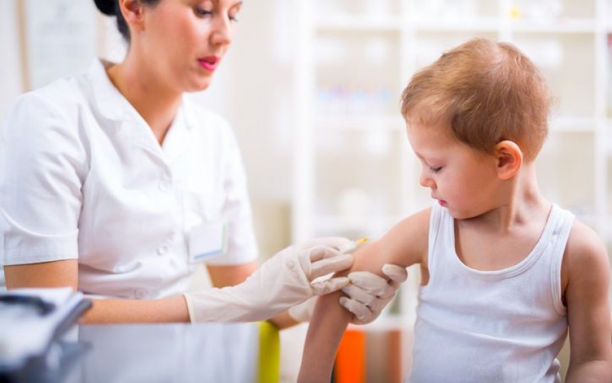 O mamă din Moldova bate alarma: Ne vaccinați copiii ca pe animale!!?