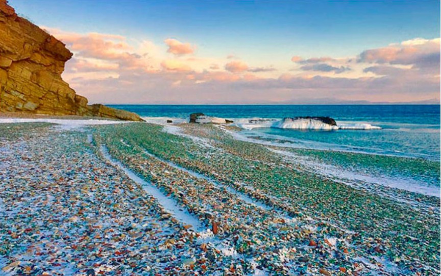 Natura a transformat o plajă din Rusia în unul dintre cele mai frumoase locuri din lume