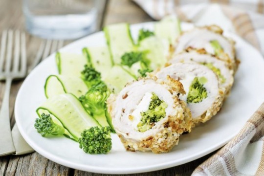 Rețetă de cină sănătoasă și gustoasă – piept de pui umplut cu broccoli