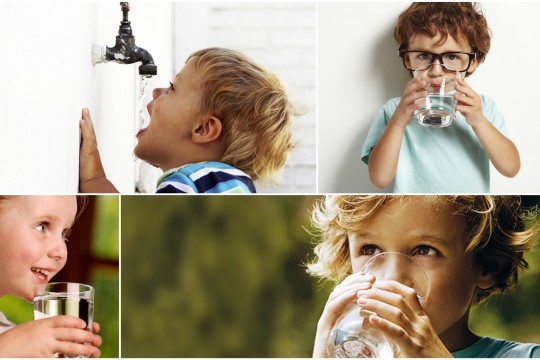 5 paşi: Cum îţi înveţi copilul să bea mai multă apă!