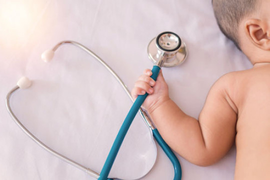 Medic pediatru, mesaj de alarmă în context COVID: Bebeluș ce tușește până rămâne fără aer