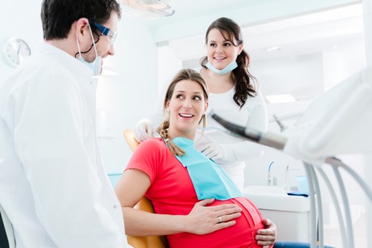 5 întrebări pentru medicul stomatolog despre problemele dentare în sarcină