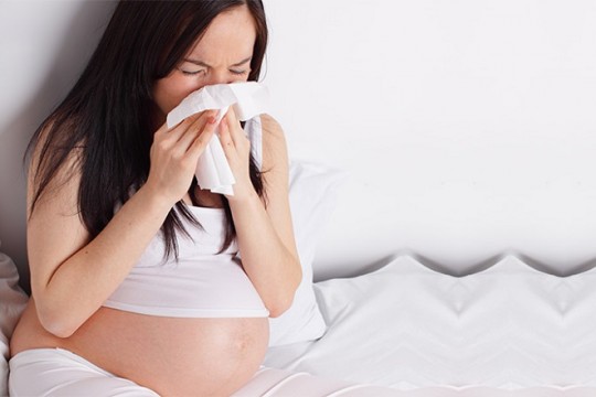 Febră și infecții virale la femei gravide. Medicul explică ce e de făcut