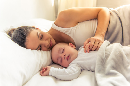 Copiii care nu au un program de somn bine stabilit tind să se dezvoltă mai lent