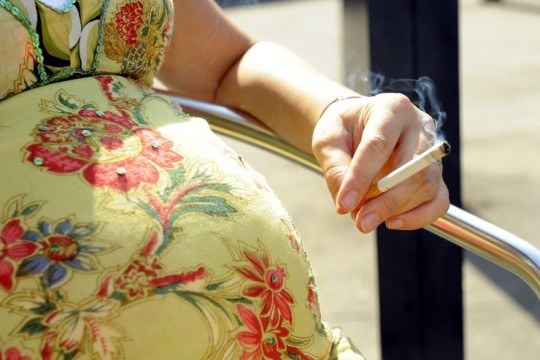 Inițiativă legislativă: Sancțiuni pentru gravidele care fumează și consumă alcool