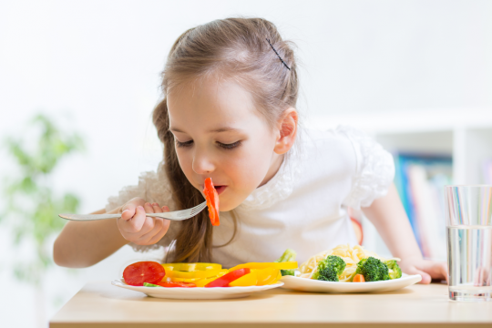 Nutrienții esențiali de care are nevoie un copil pentru o dezvoltare armonioasă