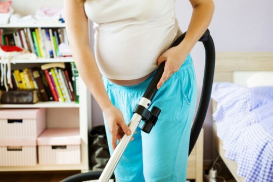 Treburile casnice pe care NU trebuie să le facă o gravidă