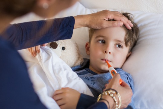Cum ne ajutăm copiii să treacă mai ușor prin varicelă și bolile copilăriei