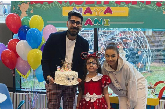 Connect-R și Misha, împreună la petrecerea de ziua fiicei lor, la cinci ani de la divorț