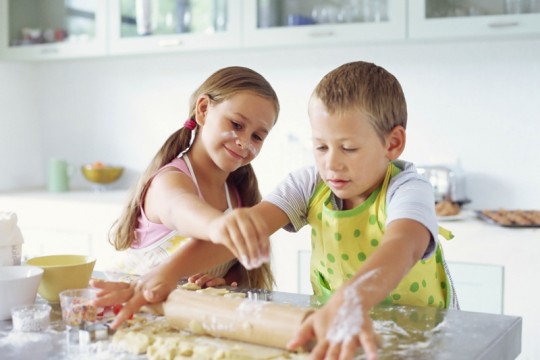 5 reţete simple pe care le poate găti copilul tău