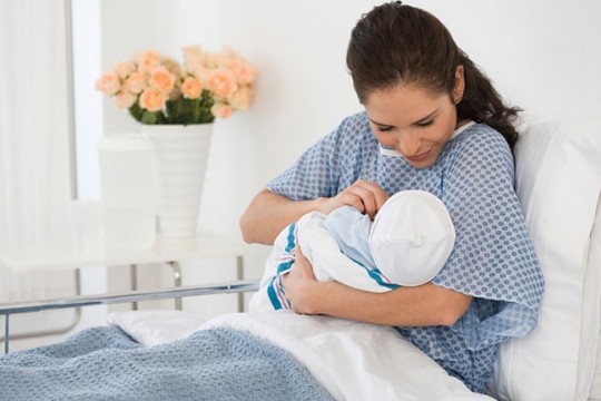 Studiu: 40% dintre femei aleg să renunțe la alăptare din cauza durerilor de la naștere