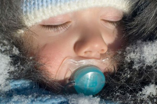 La creșele din Suedia, toţi copiii până la 3 ani sunt scoşi în frig şi lăsaţi să doarmă în aer liber