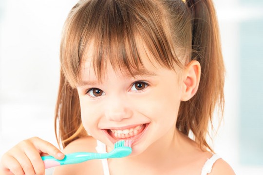 Fă acasă pastă de dinţi pentru copii! 3 rețete ușor de realizat