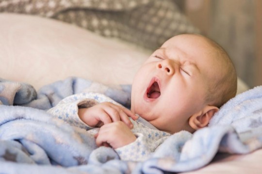 12 mituri legate de somnul bebelușilor