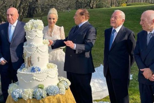Silvio Berlusconi, nuntă simbolică de 400.000 de euro: aleasa e cu 53 de ani mai mică