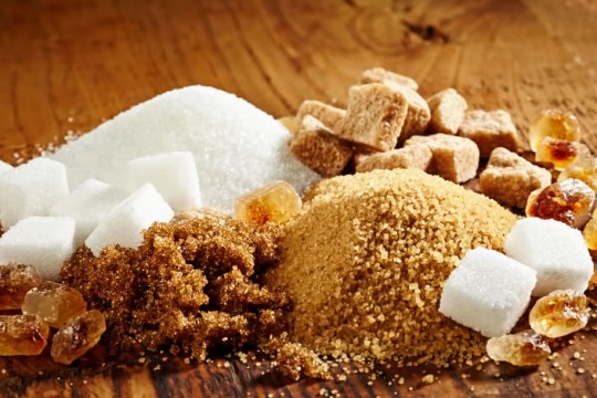 Care zahăr este mai sănătos – alb sau brun?