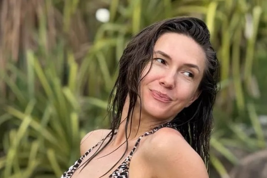 Adela Popescu, în costum de baie, pe Instagram. Ce reacție a avut soțul ei