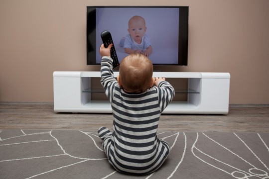 Pentru ca copilul să aibă un limbaj bogat, închide televizorul!