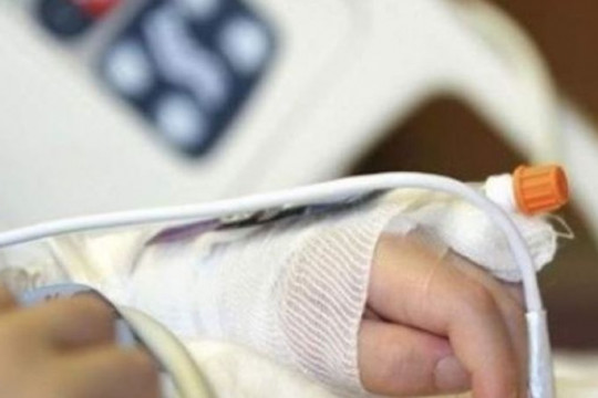 Un minor – transportat de urgență la spital, după ce și-a tăiat degetele