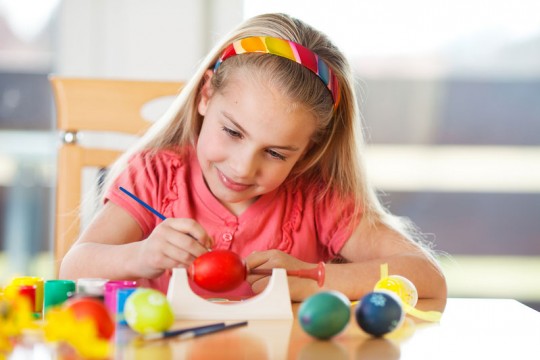 Activități Montessori de Paști pentru copii fericiți