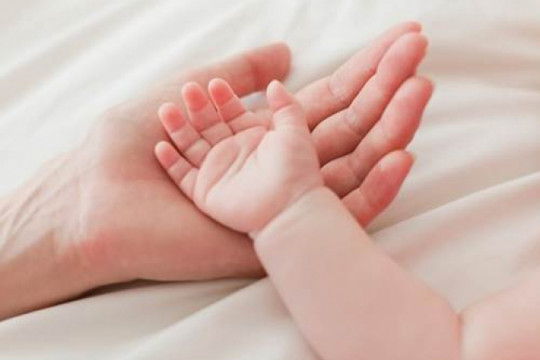 Durata concediului de paternitate ar urma să fie extinsă în Republica Moldova