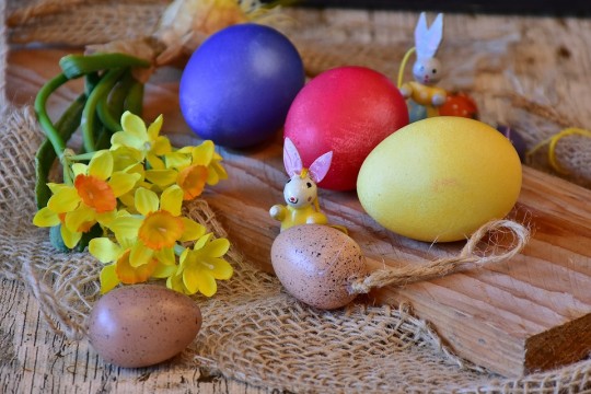 Cum vopsim ouăle de Paști cu coloranți naturali