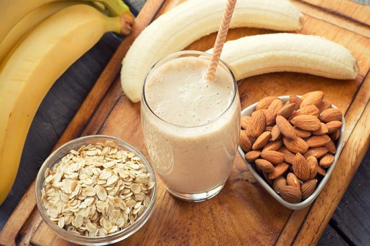 7 reţete de smoothies  recomandate pentru stimularea lactaţie