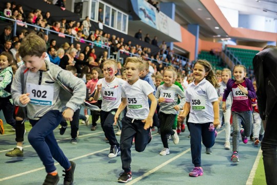 Număr record de participanți la „Maratonul Copiilor”. O mie de micuţi s-au prins în Cursa Bunătăţii!