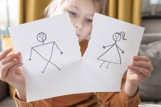 Cum să sprijini copilul în procesul divorțului – recomandări de la psihologul Irina Jereghi