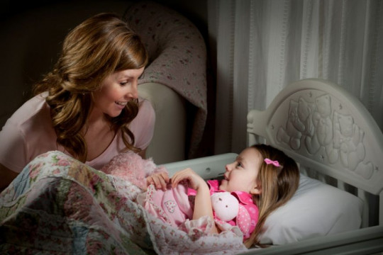 3 minciunele ale copiilor înainte de somn. 3 răspunsuri perfecte pentru părinți
