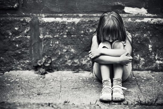 Atenție, părinți! De ce a încercat să se sinucidă o fetiță de 7 ani
