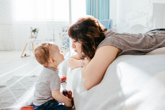Parentingul blând: de ce este atât de dificil și ce spun specialiștii despre provocările părinților