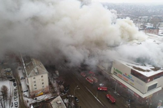(FOTO) S-a stabilit cum a izbucnit și s-a răspândit rapid incendiul din Kemerovo