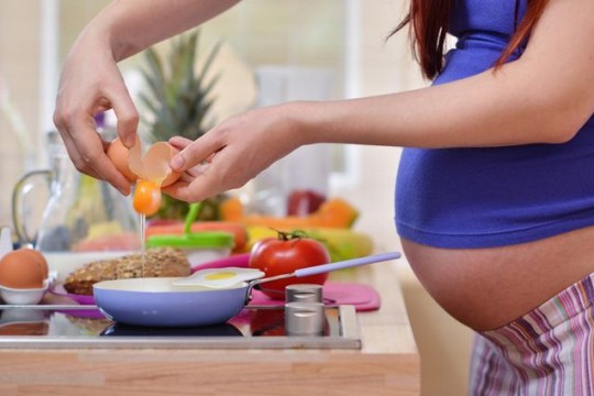 Nutriţionist: Ce trebuie să mănânce o femeie însărcinată