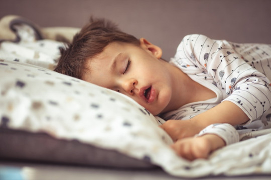 De ce este important somnul de prânz pentru copii?