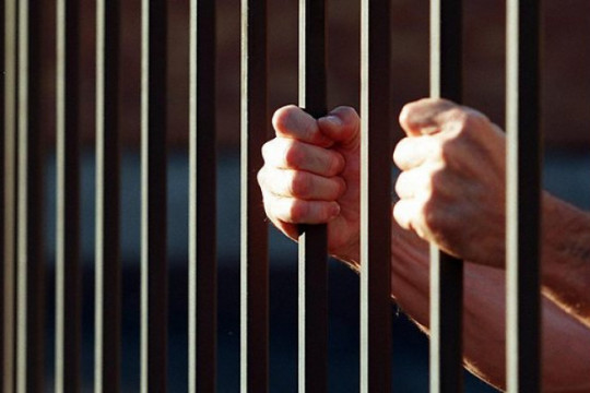 Un bărbat de 40 ani a fost condamnat la 13 ani de pușcărie pentru trafic de ființe umane