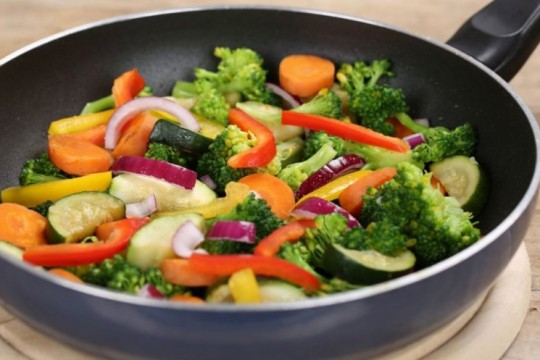 5 legume care sunt mai sănătoase gătite decât crude