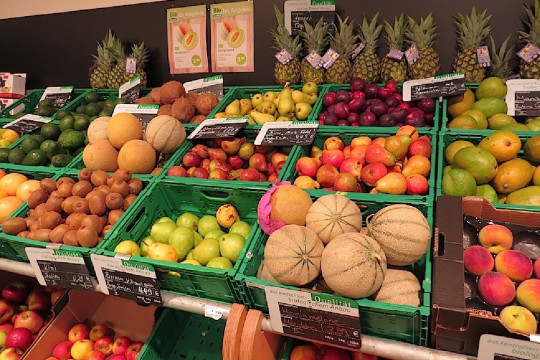 De ce trebuie să miroși fructele și legumele înainte să le cumperi? 5 sfaturi când faci piața