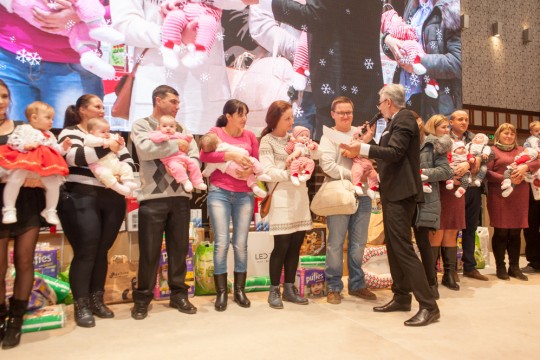 Daruri generoase de Crăciun pentru familiile cu tripleți din țară!