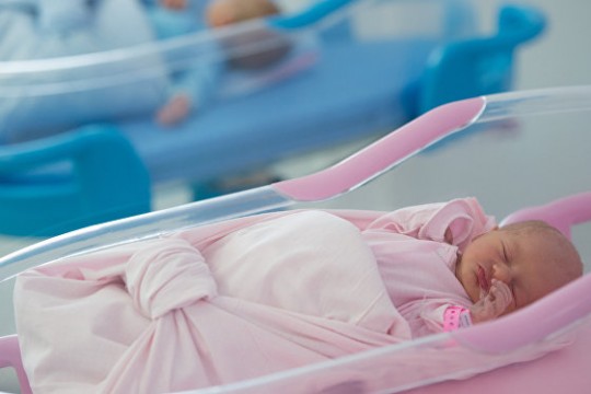 Pediatru: Mai mulți copii născuți prin cezariană „aproape” la termen, vor avea toată copilăria probleme