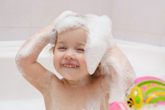 Ce nu trebuie să conţină un şampon pentru bebeluşi