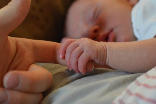 Recomandările Asociației Americane de Pediatrie cu privire la dormitul copilului în aceeași cameră cu părinții