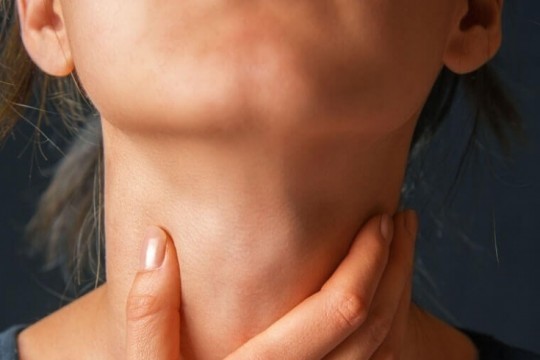 Endocrinolog: Cine observă un nodul în zona gâtului, să meargă neapărat la control!